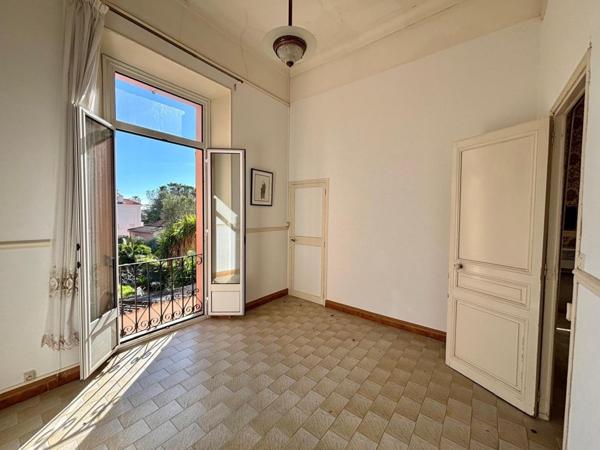 A pied des commerces, de la mer et de la gare