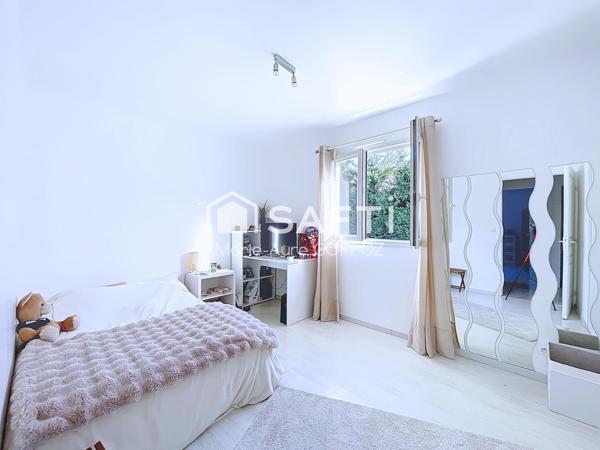 Belle contemporaine de plain pied avec piscine