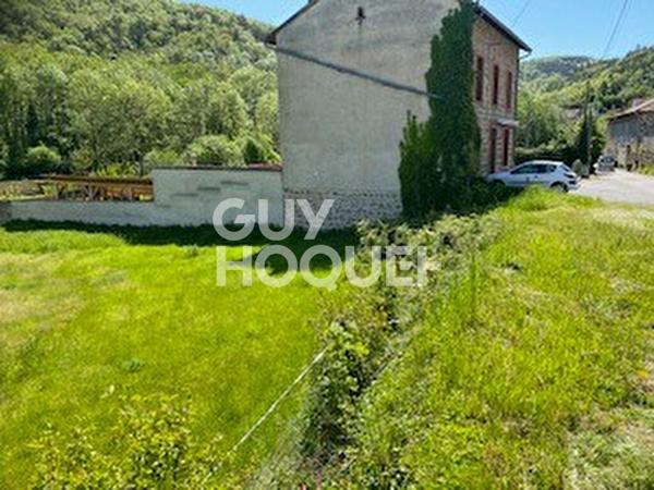 Belle parcelle de terrain à bâtir à SAIL SOUS COUZAN