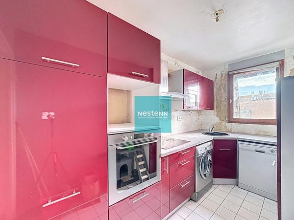 Appartement F3 avec balcon et place de parking en sous-sol, à 2 minutes à pied de la gare, proche de toutes commodités.