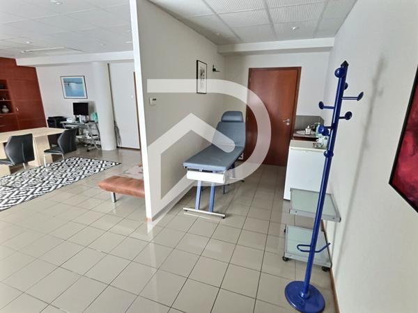 Local commercial 4 pièces 94.53 m2