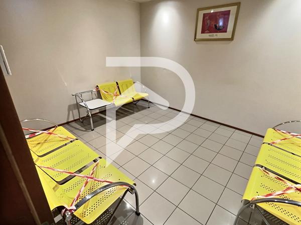 Local commercial 4 pièces 94.53 m2