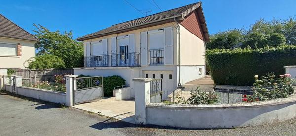 Maison LAVAL très bon secteur (hilard) 4 pièce(s) / 2chs +1 / 83 m2