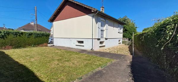 Maison LAVAL très bon secteur (hilard) 4 pièce(s) / 2chs +1 / 83 m2