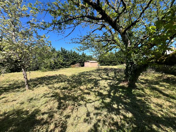 Terrain constructible(possibilité 2 maisons) Saint Jory 1200 m2