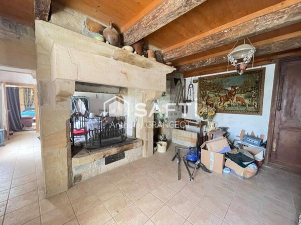 Maison de village de 190M² environ à rénover avec terrain attenant de 5000M²