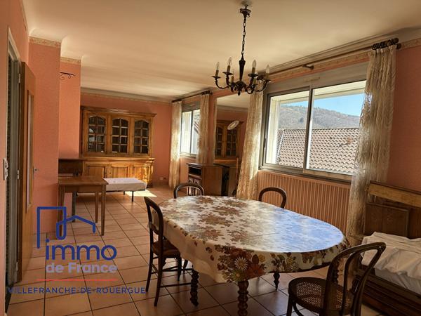 Maison 186 m², 5 chambres et grand garage sur 828 m² de terrain