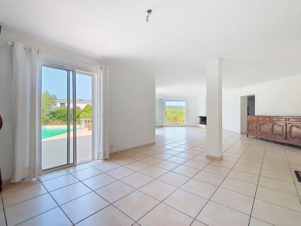 SAINT-AYGULF MAISON 3 CHAMBRES BUREAU PISCINE GARAGE