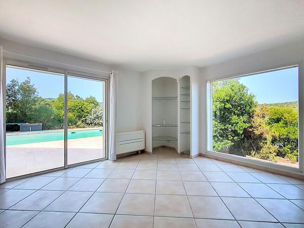 SAINT-AYGULF MAISON 3 CHAMBRES BUREAU PISCINE GARAGE