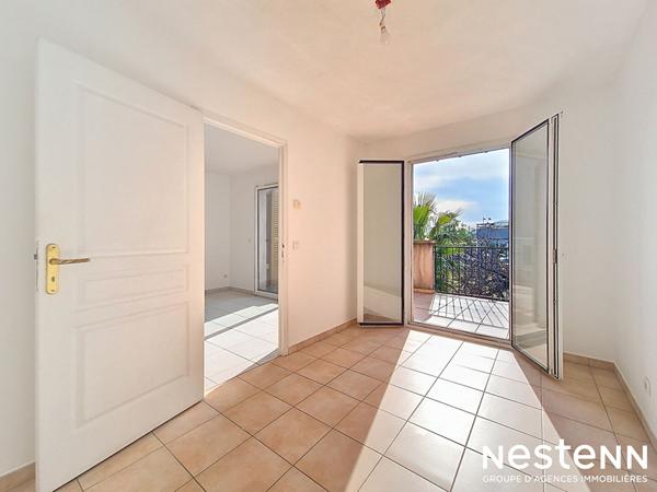 Appartement 4 pièces au centre ville de la Croix Valmer avec garage et terrasse