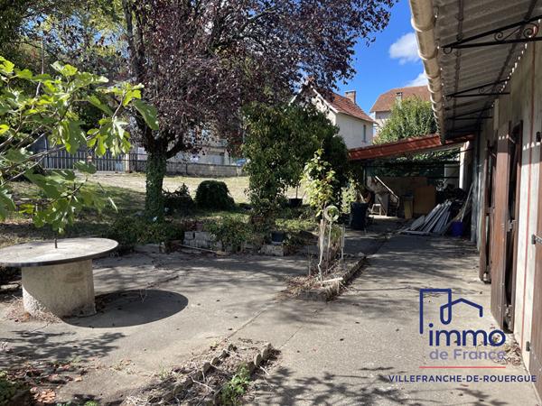 Bel emplacement commercial entrepôt 330 m² + Appartement T5 106 m² sur parcelle de 1360 m²