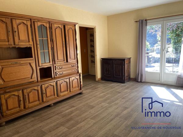 Bel emplacement commercial entrepôt 330 m² + Appartement T5 106 m² sur parcelle de 1360 m²