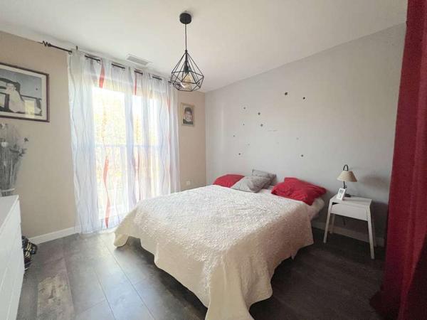 Villa T4 de 100m² avec garage et piscine sur un terrain de 500m²