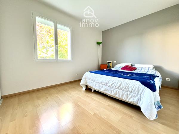 Maison
                                                                                                                                                                                                                                                                                                                        7 pièce(s)                                                                                                                                                                                                          4 chambre(s)                                                                                                                                                                                                          232  m²