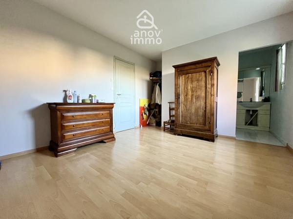 Maison
                                                                                                                                                                                                                                                                                                                        7 pièce(s)                                                                                                                                                                                                          4 chambre(s)                                                                                                                                                                                                          232  m²