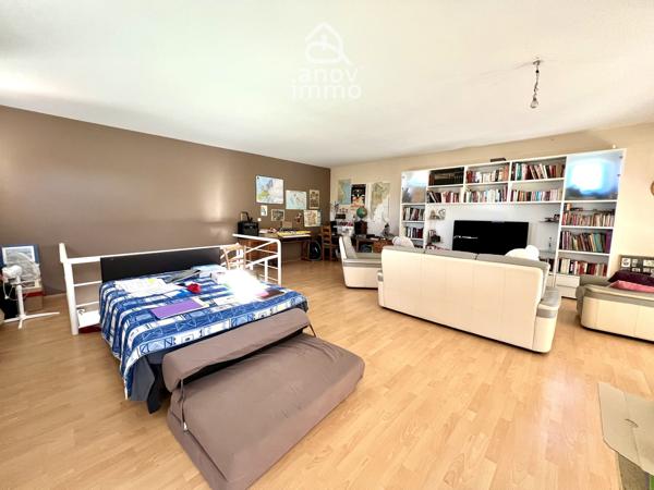 Maison
                                                                                                                                                                                                                                                                                                                        7 pièce(s)                                                                                                                                                                                                          4 chambre(s)                                                                                                                                                                                                          232  m²
