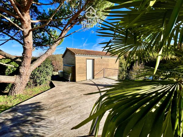 Maison
                                                                                                                                                                                                                                                                                                                        7 pièce(s)                                                                                                                                                                                                          4 chambre(s)                                                                                                                                                                                                          232  m²