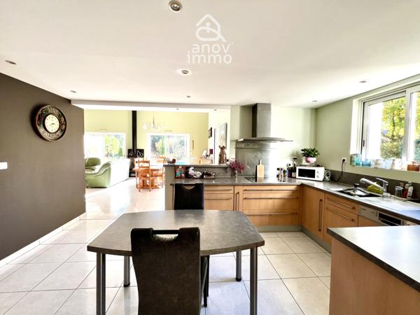 Maison
                                                                                                                                                                                                                                                                                                                        7 pièce(s)                                                                                                                                                                                                          4 chambre(s)                                                                                                                                                                                                          232  m²