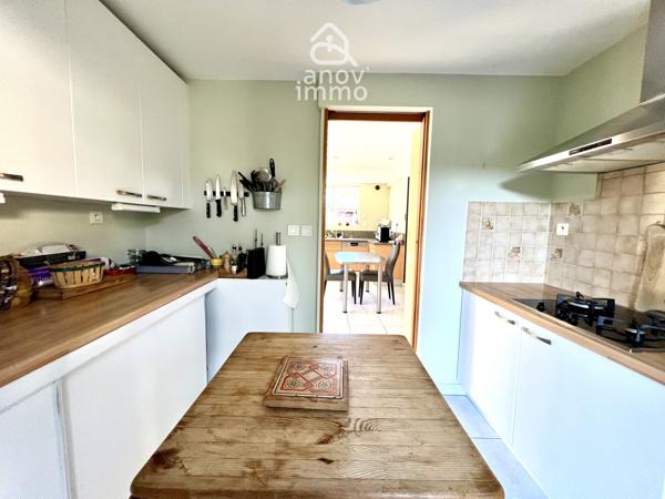 Maison
                                                                                                                                                                                                                                                                                                                        7 pièce(s)                                                                                                                                                                                                          4 chambre(s)                                                                                                                                                                                                          232  m²