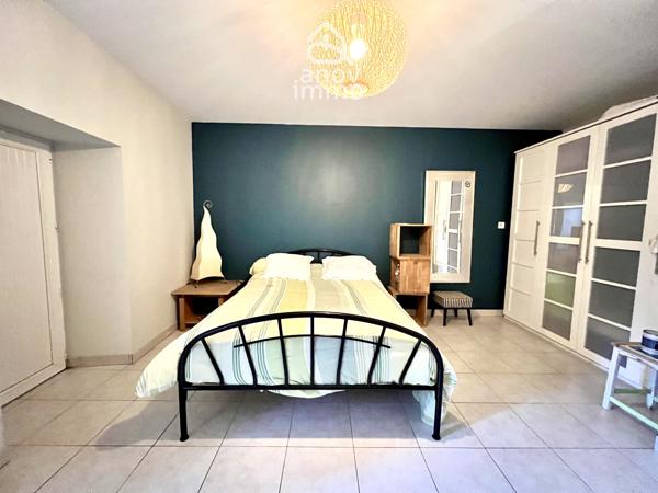 Maison
                                                                                                                                                                                                                                                                                                                        7 pièce(s)                                                                                                                                                                                                          4 chambre(s)                                                                                                                                                                                                          232  m²