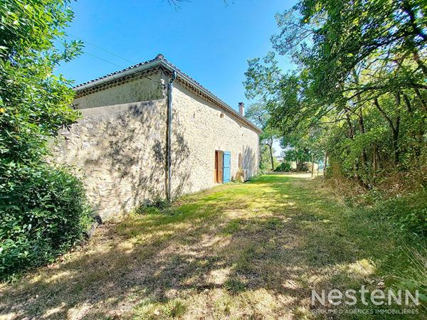 A Vendre Maison en pierre rénovée de cinq pièces sur propriété de plus de 2.4 hectares