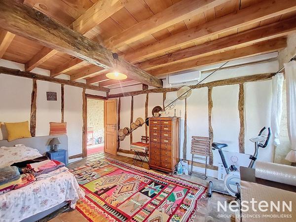 A Vendre Maison en pierre rénovée de cinq pièces sur propriété de plus de 2.4 hectares