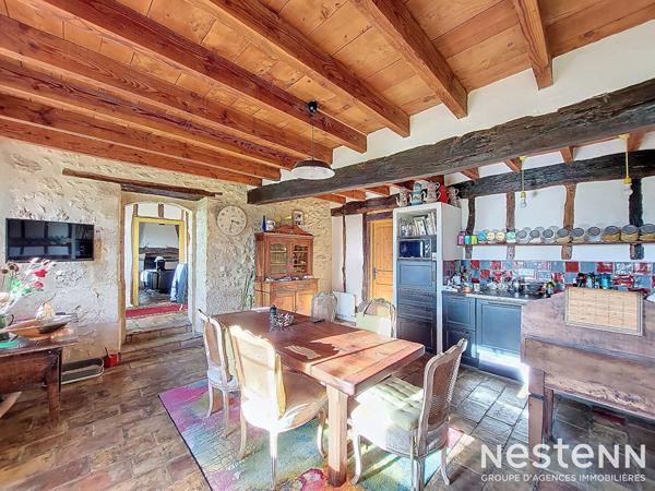 A Vendre Maison en pierre rénovée de cinq pièces sur propriété de plus de 2.4 hectares