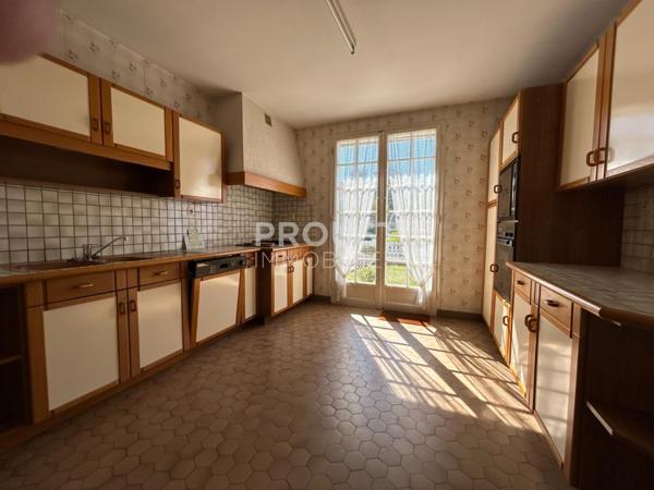 En exclusivité, quartier sainte pezenne, plain-pied avec garage et jardin.
