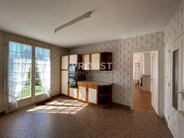En exclusivité, quartier sainte pezenne, plain-pied avec garage et jardin.