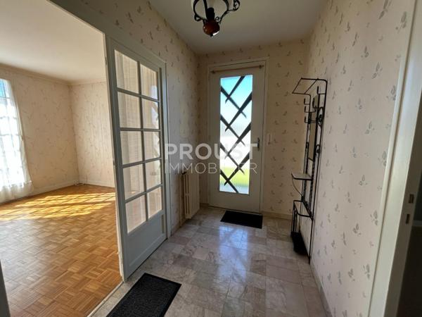 En exclusivité, quartier sainte pezenne, plain-pied avec garage et jardin.