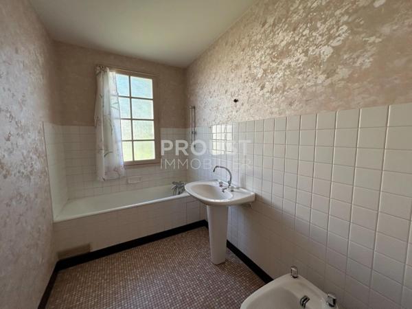 En exclusivité, quartier sainte pezenne, plain-pied avec garage et jardin.