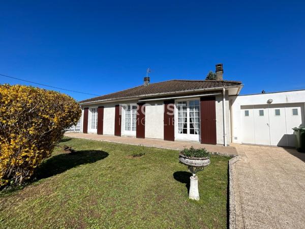 En exclusivité, quartier sainte pezenne, plain-pied avec garage et jardin.