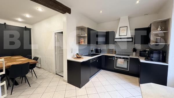 Charmante maison ancienne de 102 m2 avec poutres apparentes et murs en pierre