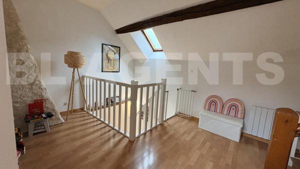 Charmante maison ancienne de 102 m2 avec poutres apparentes et murs en pierre