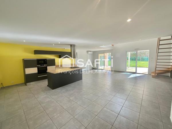 Maison familiale 186m2, 5chambres; 2 garages, pergola bio climatique, panneaux photovoltaïques