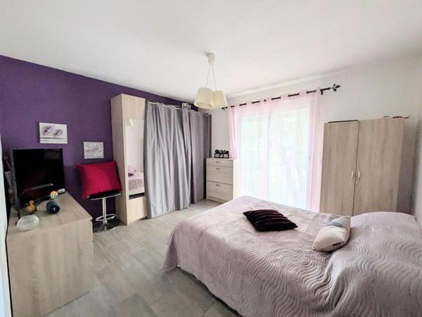 Maison contemporaine de plain-pied ? 115 m² sur 1500m² de terrain - Piscine ? En impasse, sans vis-à-vis