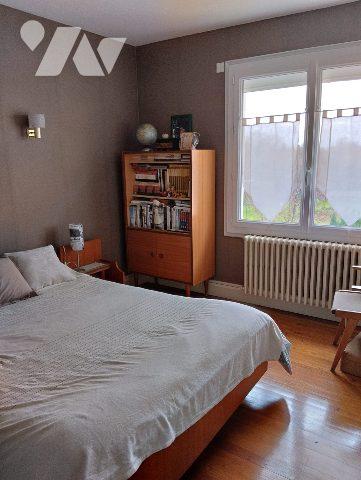 ENSEMBLE DE DEUX MAISONS JARDINS + GARAGES