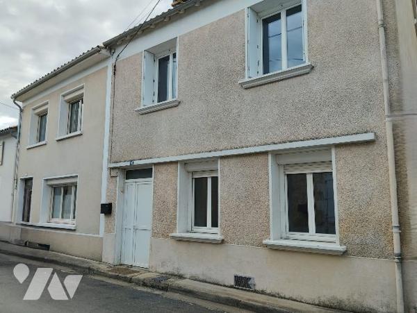 ENSEMBLE DE DEUX MAISONS JARDINS + GARAGES