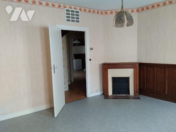 ENSEMBLE DE DEUX MAISONS JARDINS + GARAGES