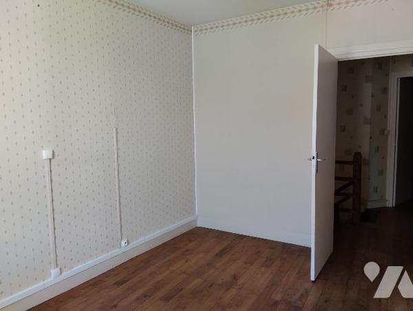 ENSEMBLE DE DEUX MAISONS JARDINS + GARAGES