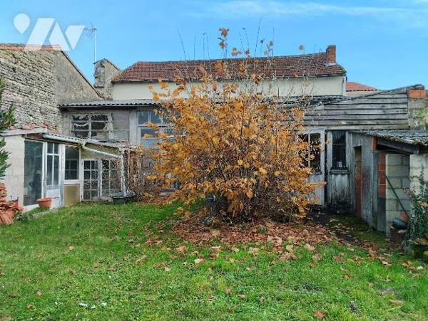 ENSEMBLE DE DEUX MAISONS JARDINS + GARAGES