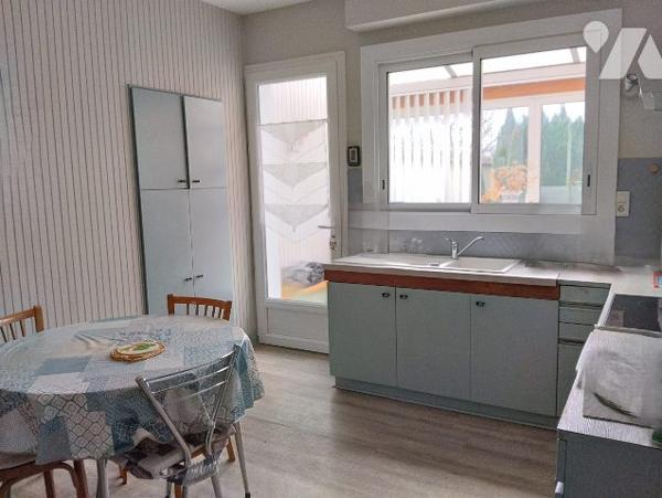 ENSEMBLE DE DEUX MAISONS JARDINS + GARAGES