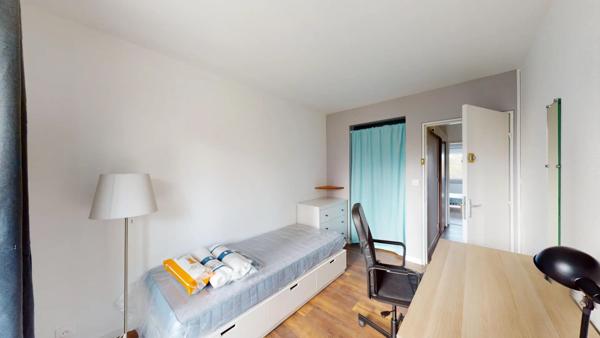 Location                                                      Appartement
                        
                     5 pièces                      96 m2                     à Évry-Courcouronnes