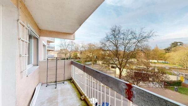 Location                                                      Appartement
                        
                     5 pièces                      96 m2                     à Évry-Courcouronnes