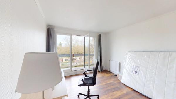 Location                                                      Appartement
                        
                     5 pièces                      96 m2                     à Évry-Courcouronnes