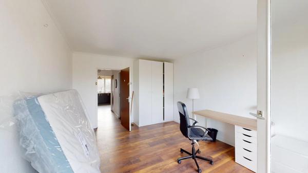 Location                                                      Appartement
                        
                     5 pièces                      96 m2                     à Évry-Courcouronnes