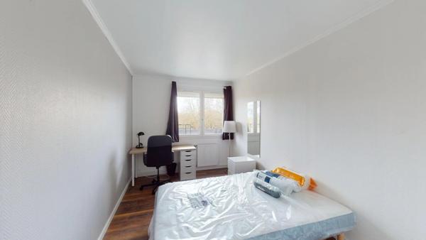 Location                                                      Appartement
                        
                     5 pièces                      96 m2                     à Évry-Courcouronnes