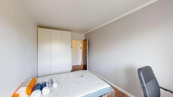 Location                                                      Appartement
                        
                     5 pièces                      96 m2                     à Évry-Courcouronnes