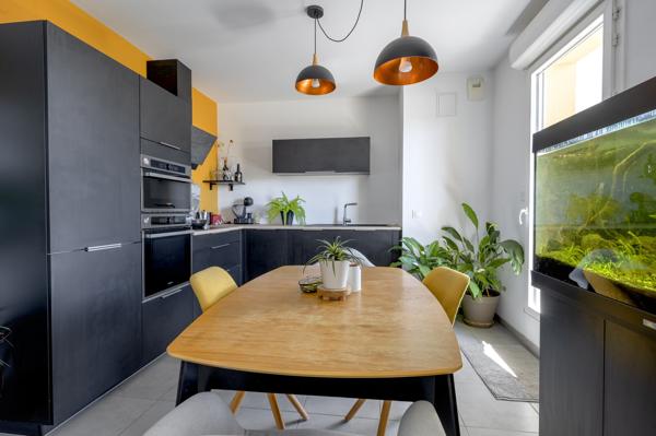Appartement
         3 pièces
        - 70 m² 249 000 € *