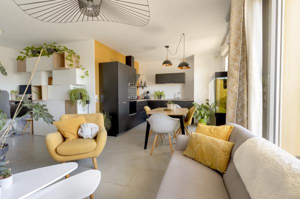 Appartement
         3 pièces
        - 70 m² 249 000 € *